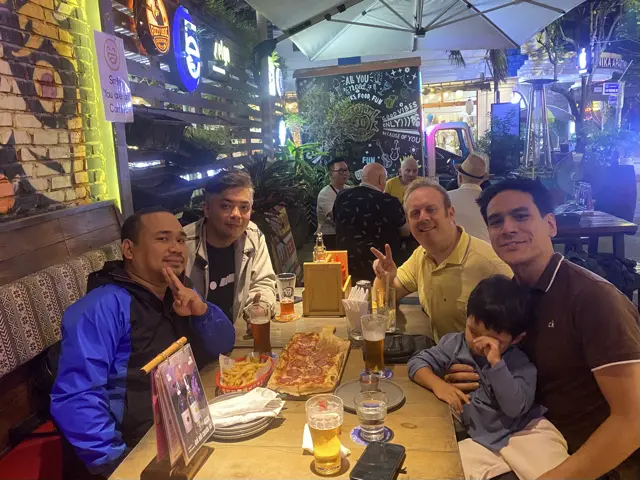 new it team working freelance for french companies remotely from vietnam