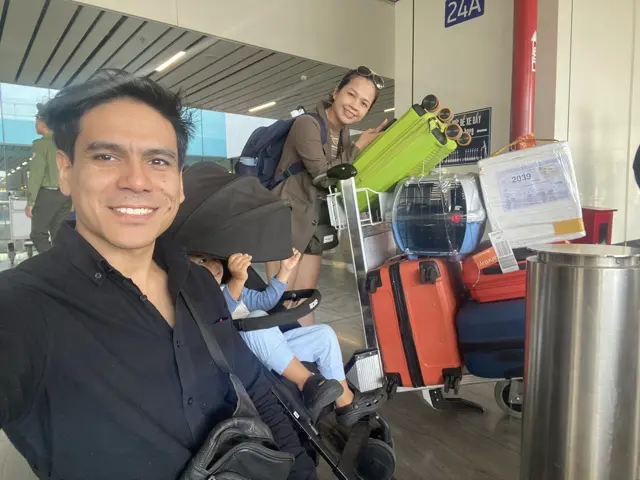 working and traveling at the same time with my family, 4 luggages and my cat